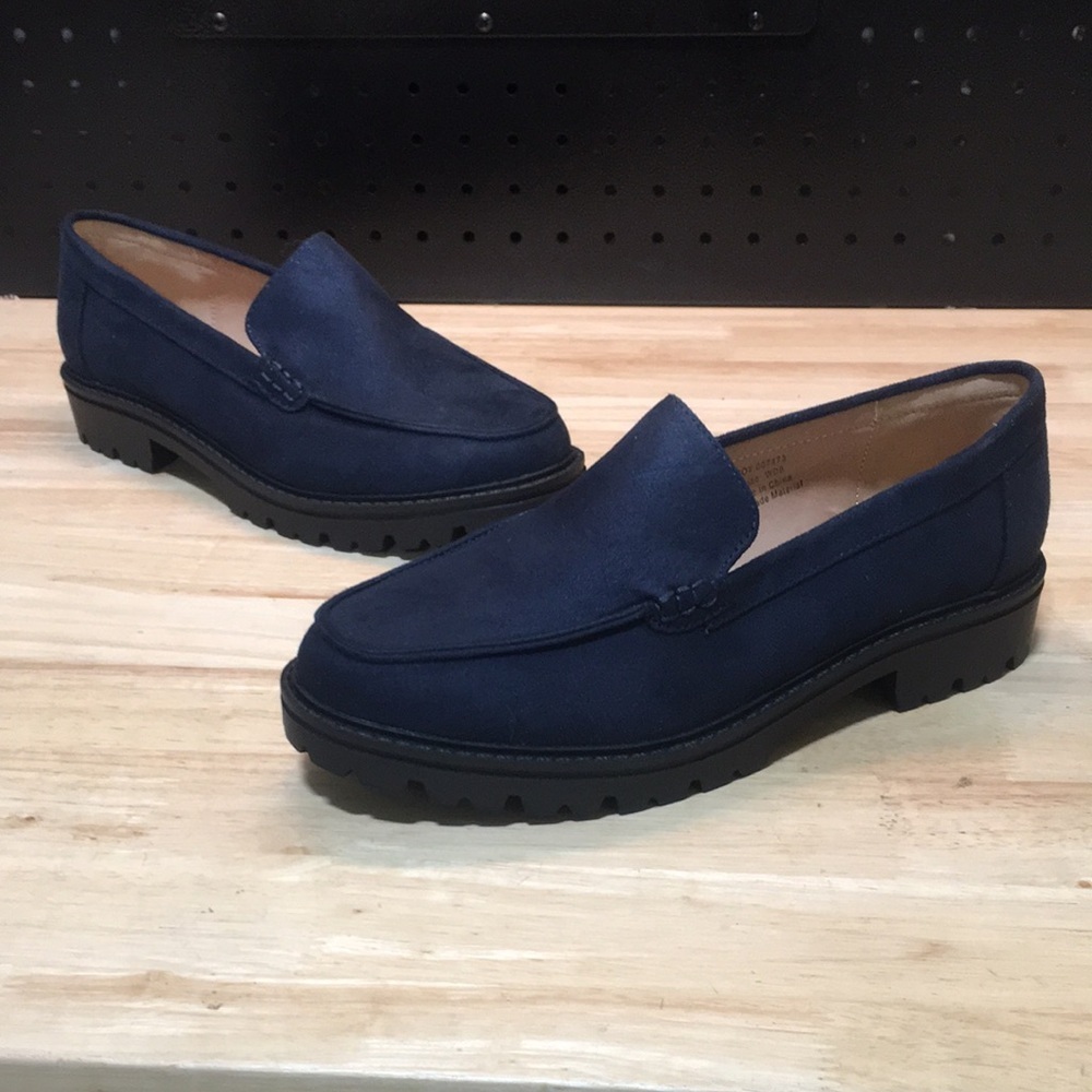 New WB Woman’s Journee Collection Navy Loafers